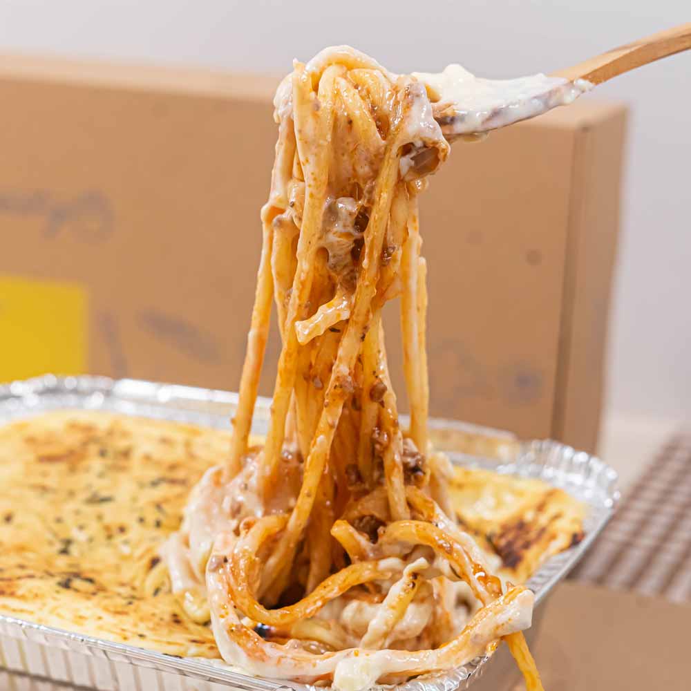 Spaghetti Brulee Trupastry dengan melted cheese dan creamy sauce